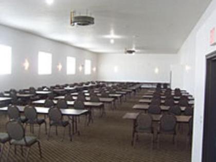 Mackinaw Beach and Bay Inn & Suites - image 2