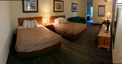 Mackinaw Beach and Bay Inn & Suites - image 4