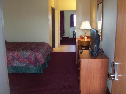 Mackinaw Beach and Bay Inn & Suites - image 9