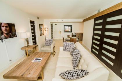 The Alexander All Suites Hotel - image 18