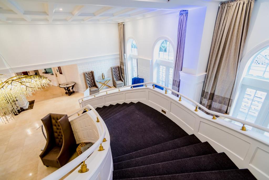 The Alexander All Suites Hotel - image 7
