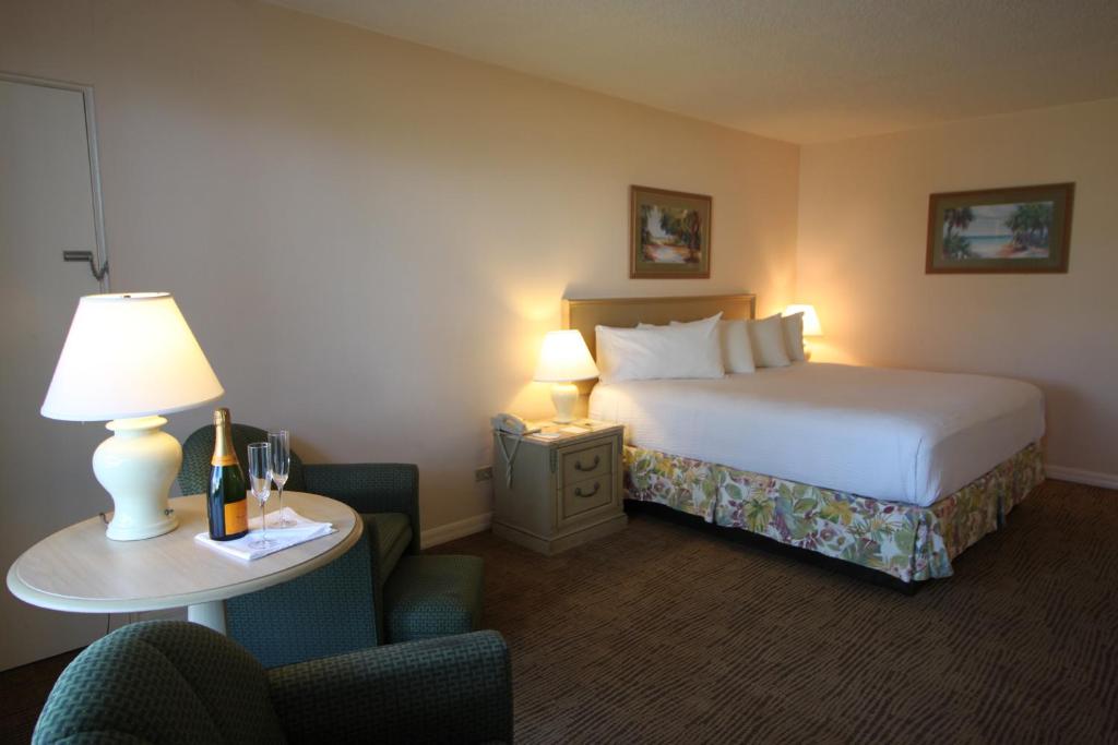 Sandcastle Resort at Lido Beach - image 3