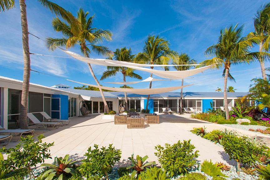 Islander Resort - image 2