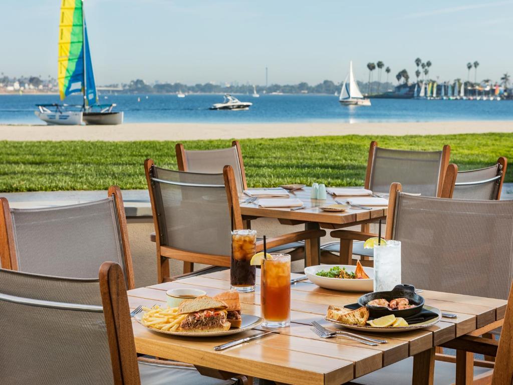 Catamaran Resort Hotel and Spa - image 4