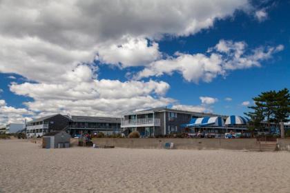 Riviera Beach Resort - image 20
