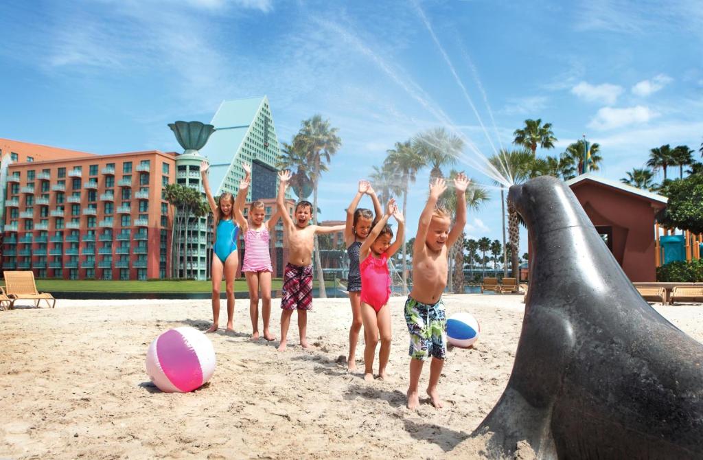 Walt Disney World Dolphin - image 4