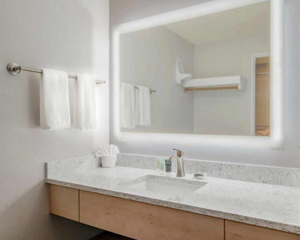 Hallmark Resort - Newport - main image