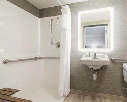 Hallmark Resort - Newport - image 10
