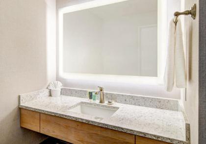 Hallmark Resort - Newport - image 16