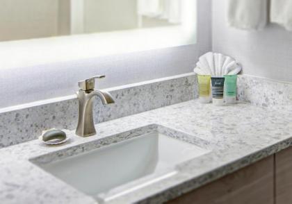 Hallmark Resort - Newport - image 20