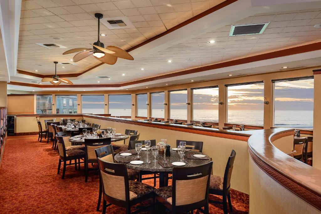 Hallmark Resort - Newport - image 3