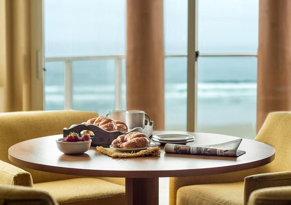 Hallmark Resort - Newport - image 4
