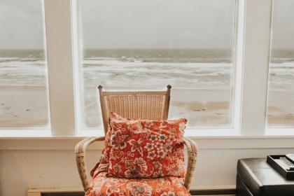 Nye Beach Condos & Cottages - image 11