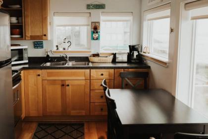 Nye Beach Condos & Cottages - image 8