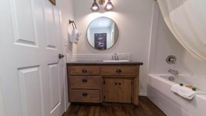 Eagle Cap Chalets - image 7