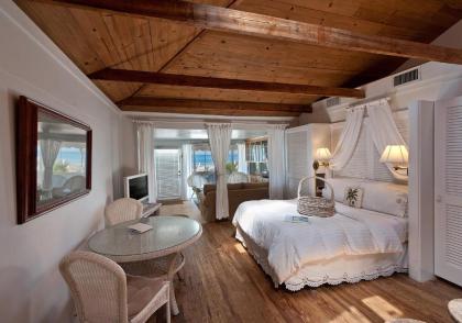 Bungalow Beach Resort - image 10