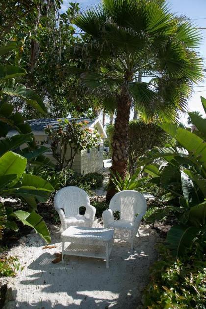 Bungalow Beach Resort - image 11