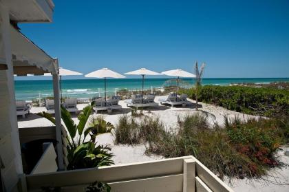 Bungalow Beach Resort - image 17