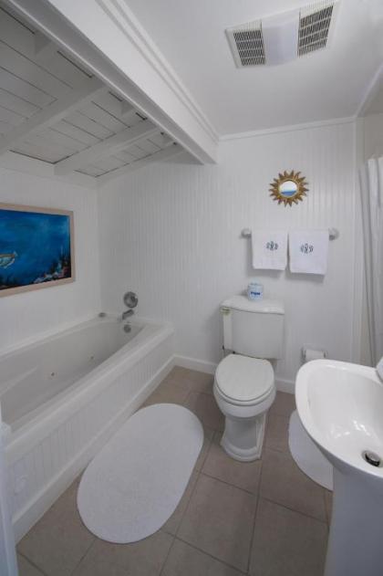 Bungalow Beach Resort - image 6
