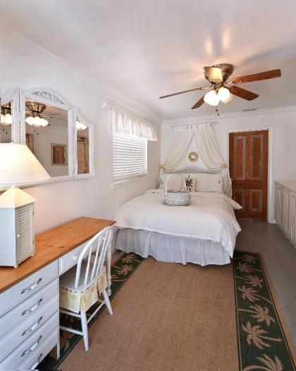 Bungalow Beach Resort - image 9