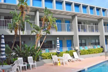 Dockside Inn & Resort - image 1