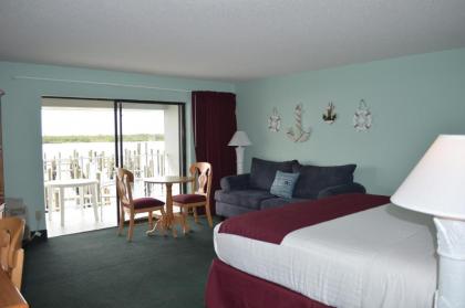 Dockside Inn & Resort - image 10