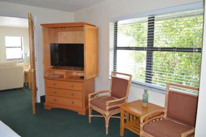 Dockside Inn & Resort - image 12