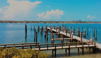 Dockside Inn & Resort - image 19