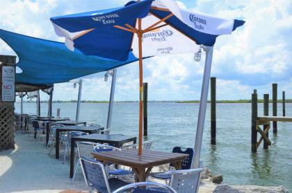 Dockside Inn & Resort - image 2