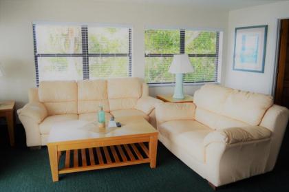Dockside Inn & Resort - image 20