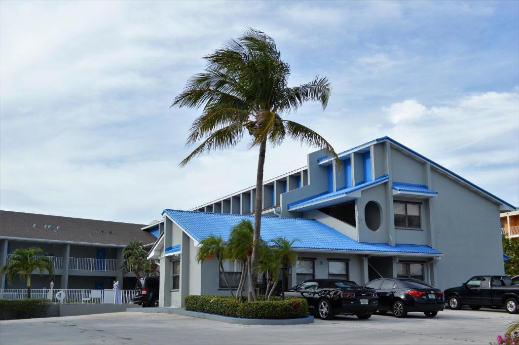 Dockside Inn & Resort - image 3