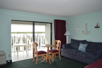 Dockside Inn & Resort - image 7