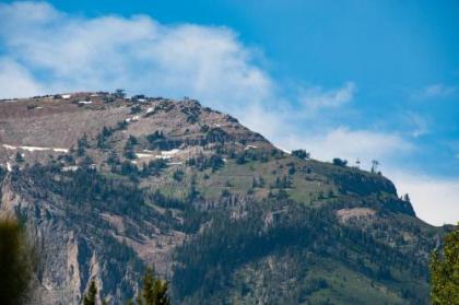 The Aspens Racquet Club - image 10
