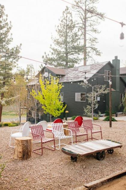 Noon Lodge - image 16