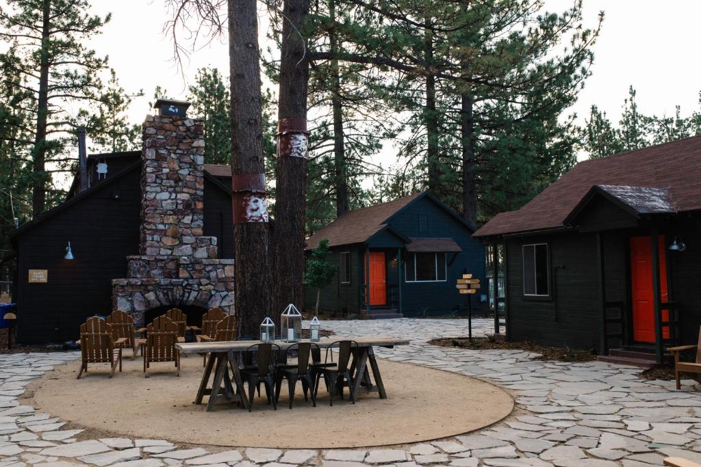 Noon Lodge - image 2