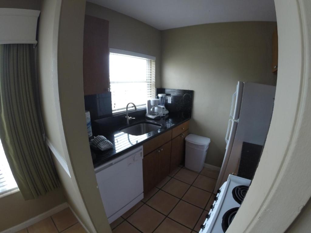 Silver Seas Beach Resort - image 3