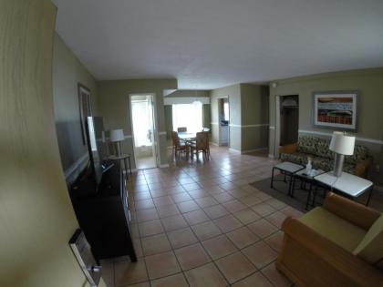 Silver Seas Beach Resort - image 6