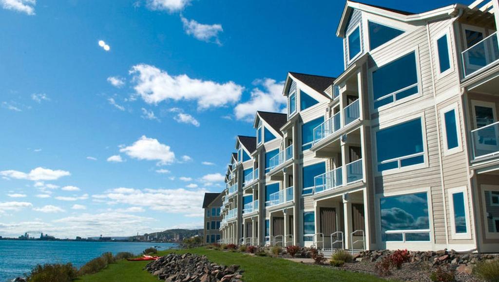 Beacon Pointe on Lake Superior - main image