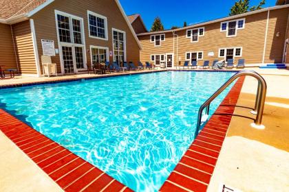 Newport Resort - image 11