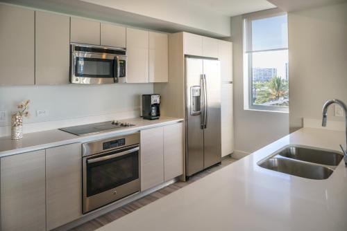 BW Miami Vacation Rentals at Beachwalk Resort - image 3