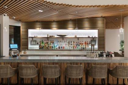 Hyatt Centric Waikiki Beach - image 4