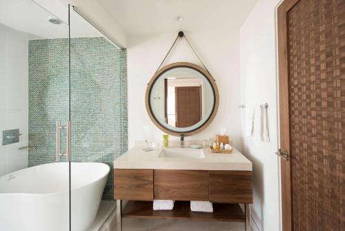 Hyatt Centric Waikiki Beach - image 5