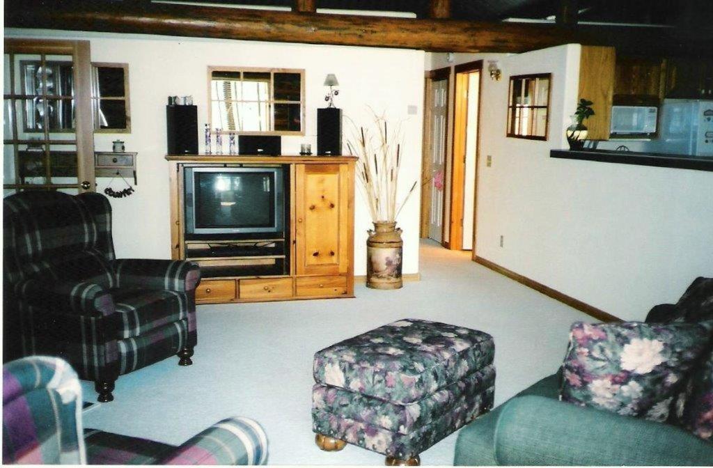 Silverwolf Log Chalets - image 2