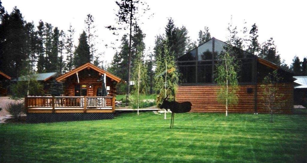 Silverwolf Log Chalets - image 3