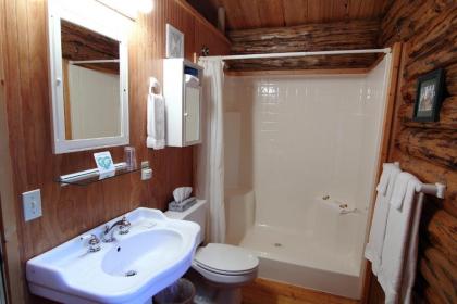 Silverwolf Log Chalets - image 6