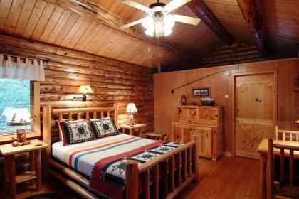 Silverwolf Log Chalets - image 7