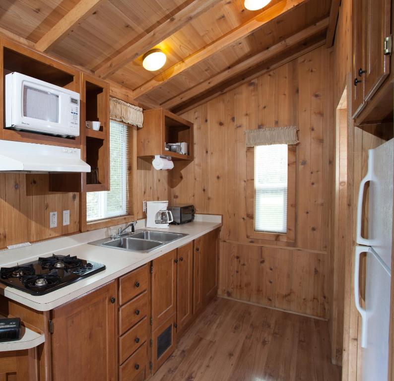 San Benito Camping Resort Studio Cabin 1 - image 5