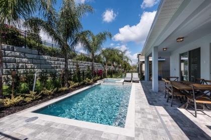 Alluring Home with Private Pool near Disney - image 8