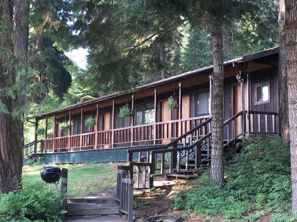 Crater Lake Gateway-Rocky Point Resort - main image