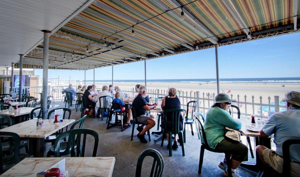 Norseman Resort on the Beach - image 5
